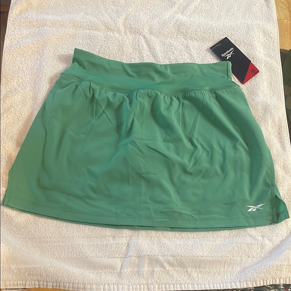 Reebok Emerald Green Pull-on skort.